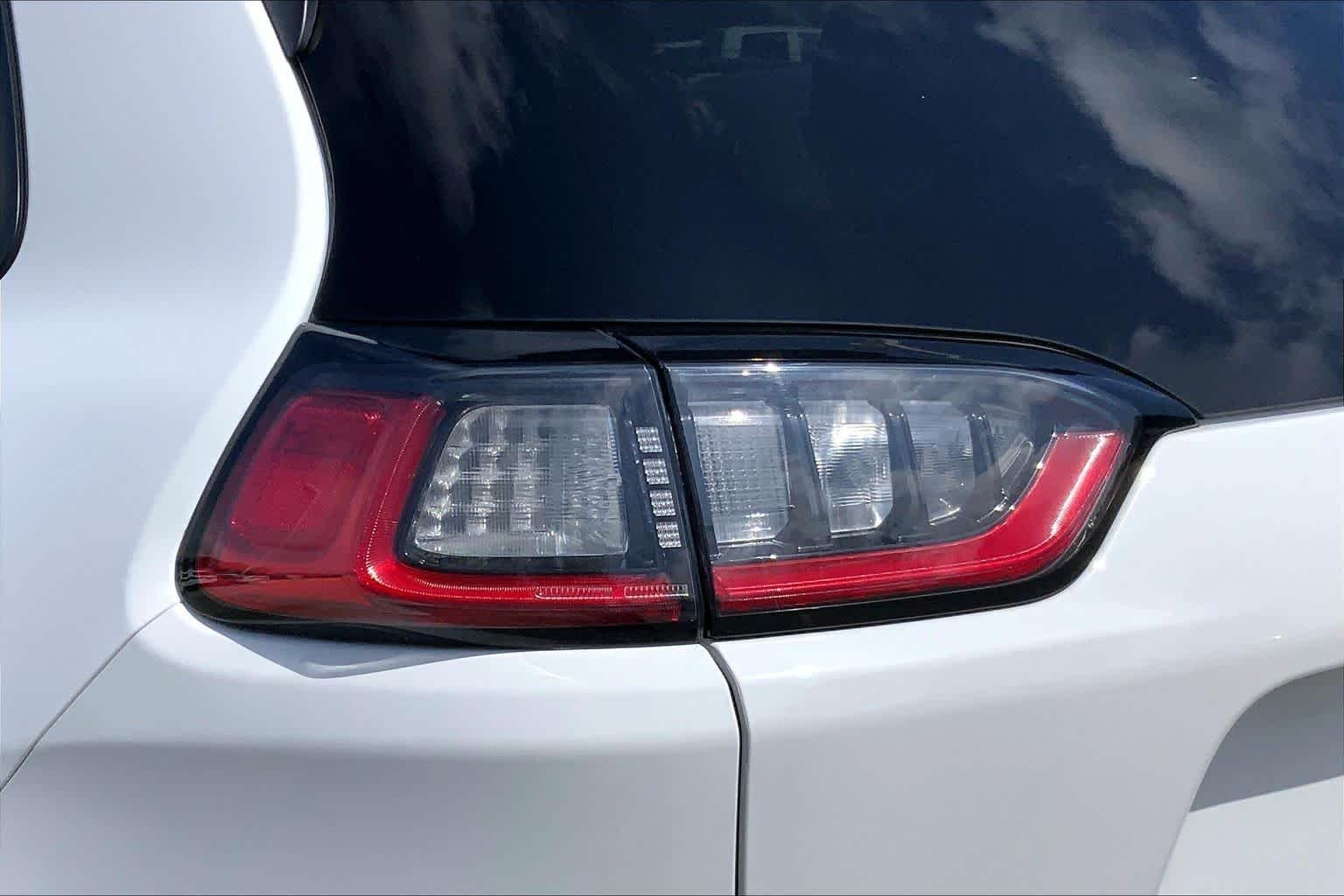 Used 2021 Bright White Clearcoat Jeep Altitude image 24