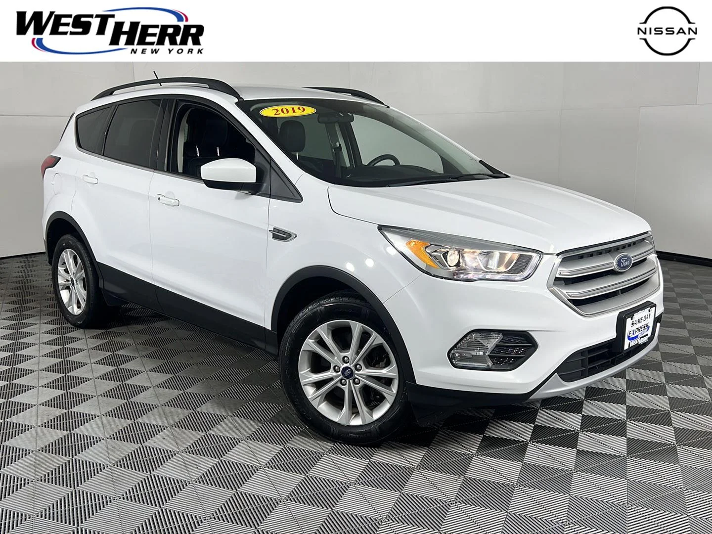 Used 2019 Oxford White Ford SEL image 1