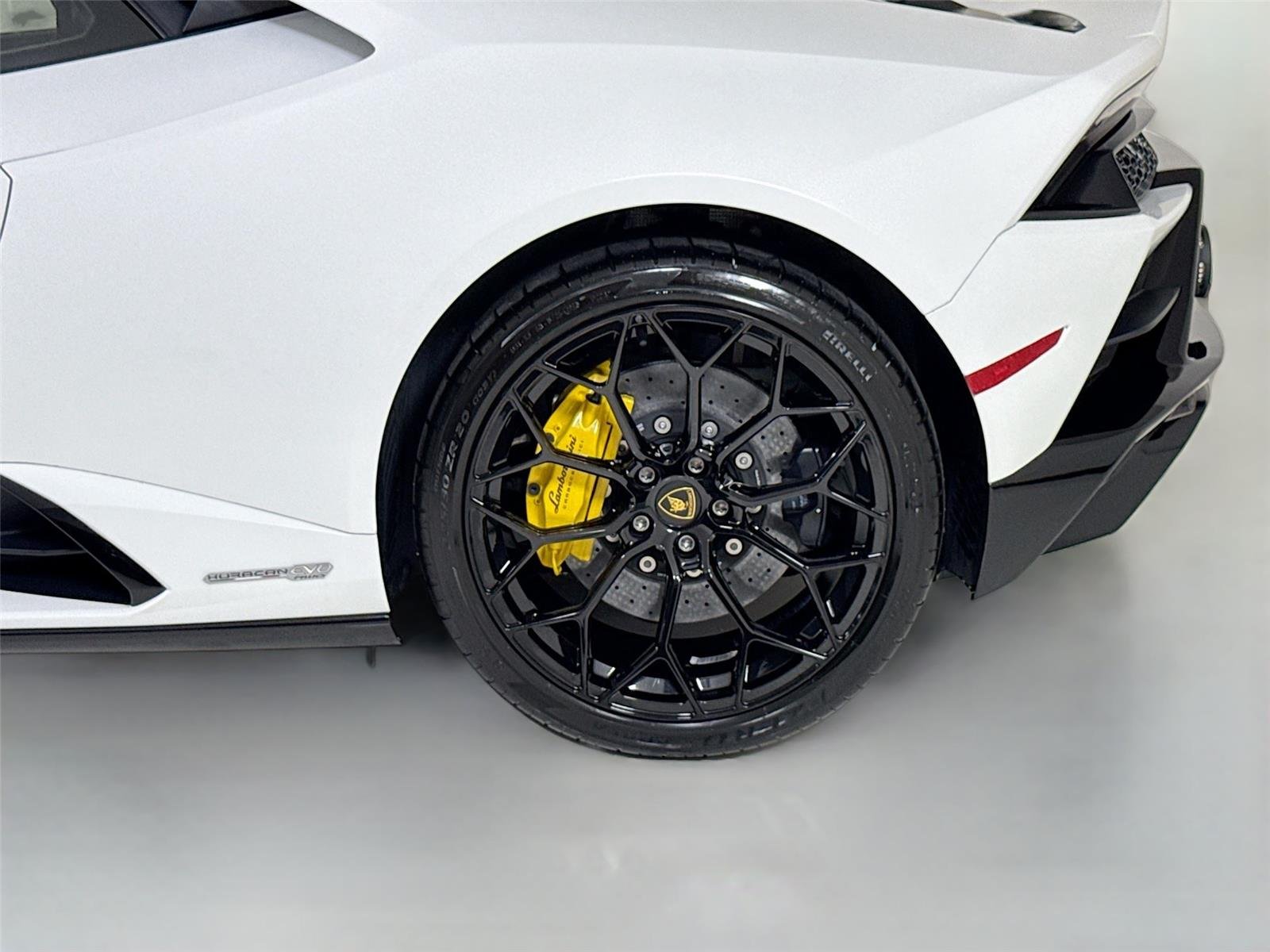 Used 2022 Bianco Canopus Lamborghini  image 44