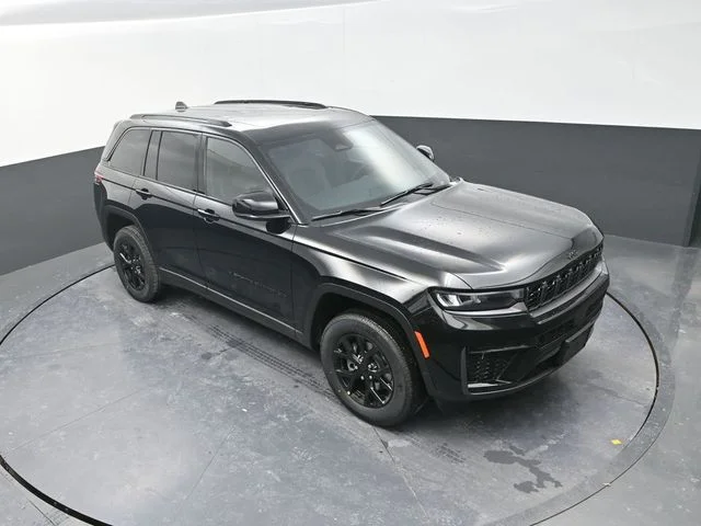 New 2026 Diamond Black Crystal Pearl-Coat Exterior Paint Jeep Altitude image 12