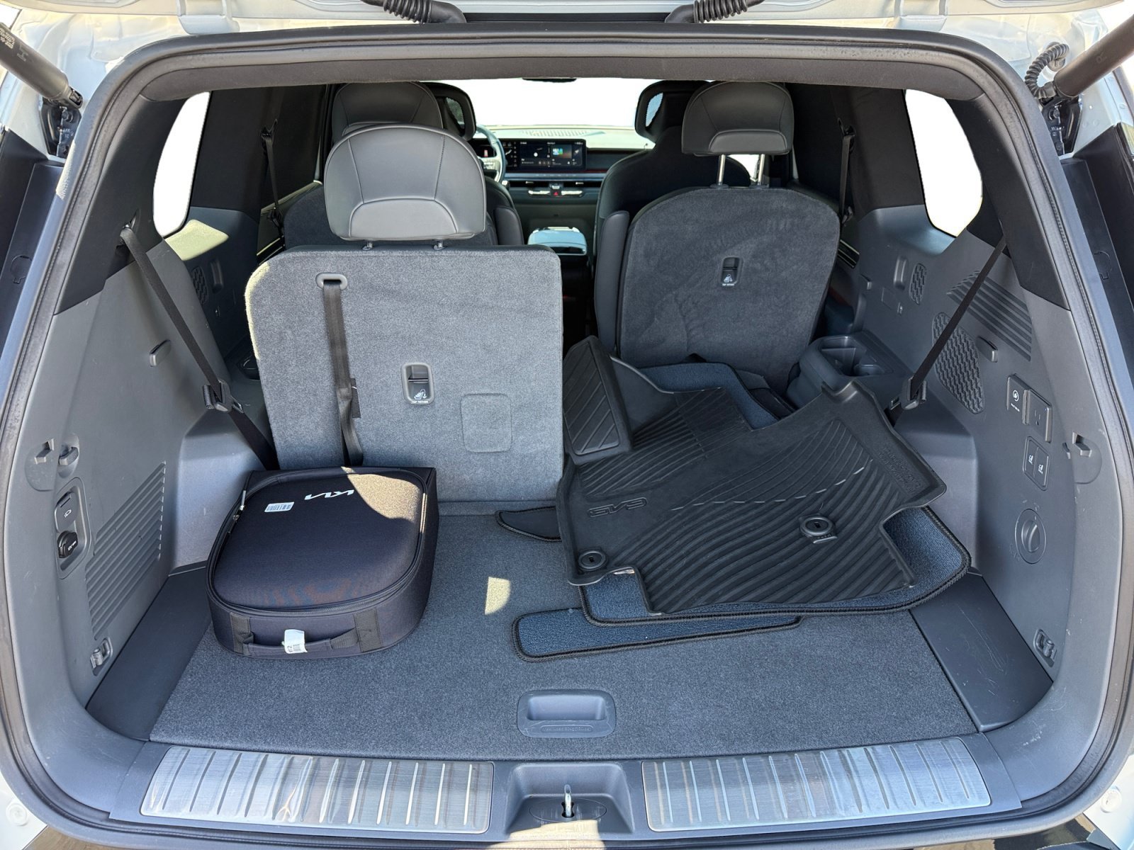 Used 2024 Ivory Kia GT-Line image 17