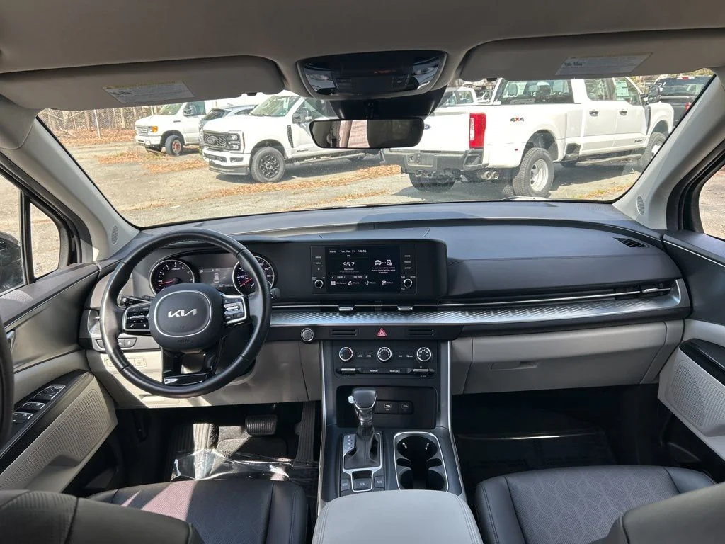 2024 Kia Carnival LX Seat Pkg - Photo 26