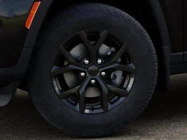 New 2026 Diamond Black Crystal Pearl-Coat Exterior Paint Jeep Laredo Altitude image 6
