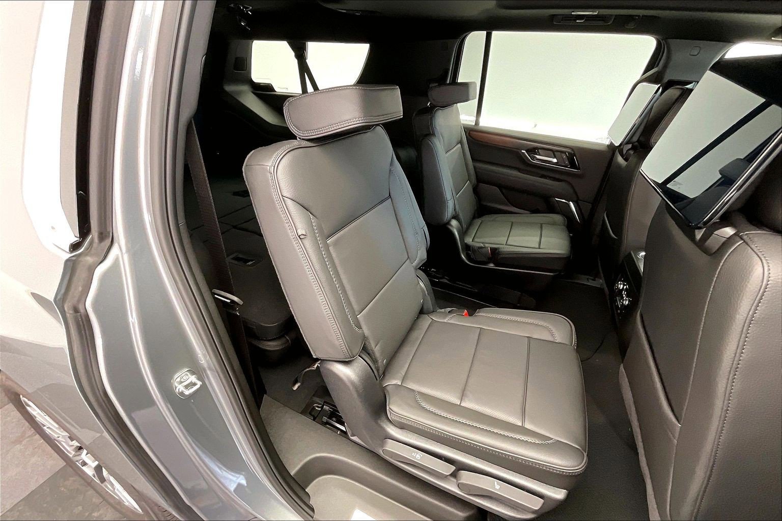 2026 GMC Yukon XL Denali - Photo 10