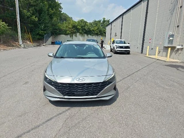Used 2023 Silver Hyundai SEL image 7