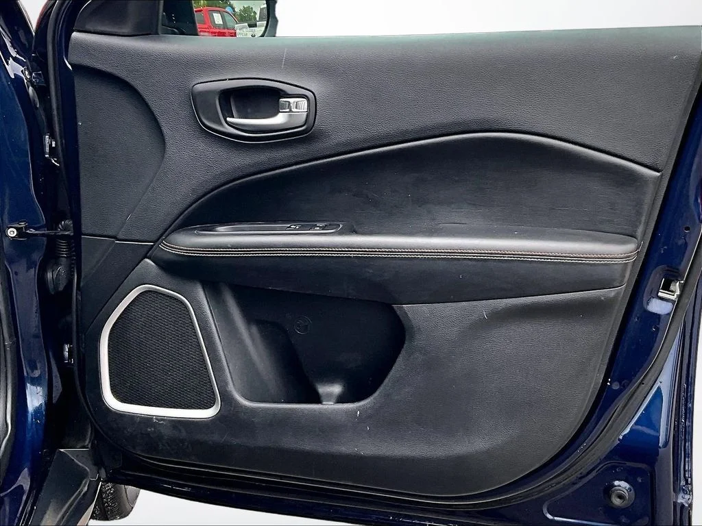 Used 2019 Blue Jeep Latitude image 25