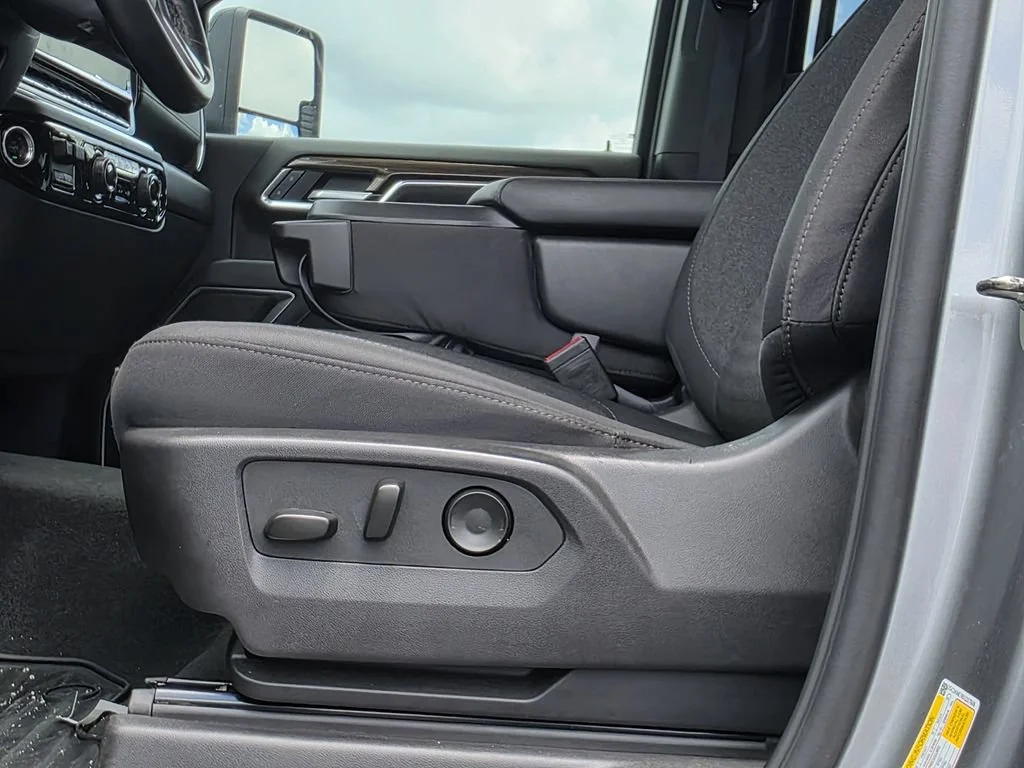 Used 2025 Sterling Gray Metallic Chevrolet LT image 23