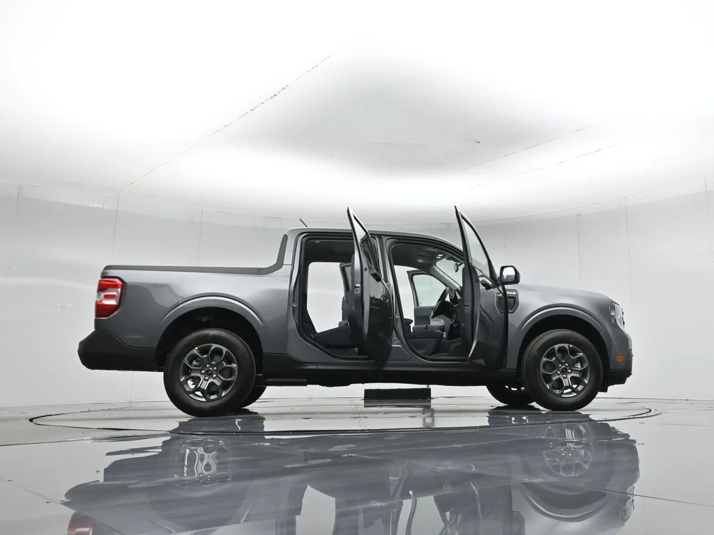 New 2026 Carbonized Gray Metallic Ford XLT image 7