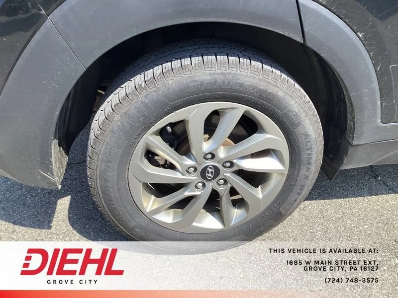 Used 2018 Black Hyundai SE image 9