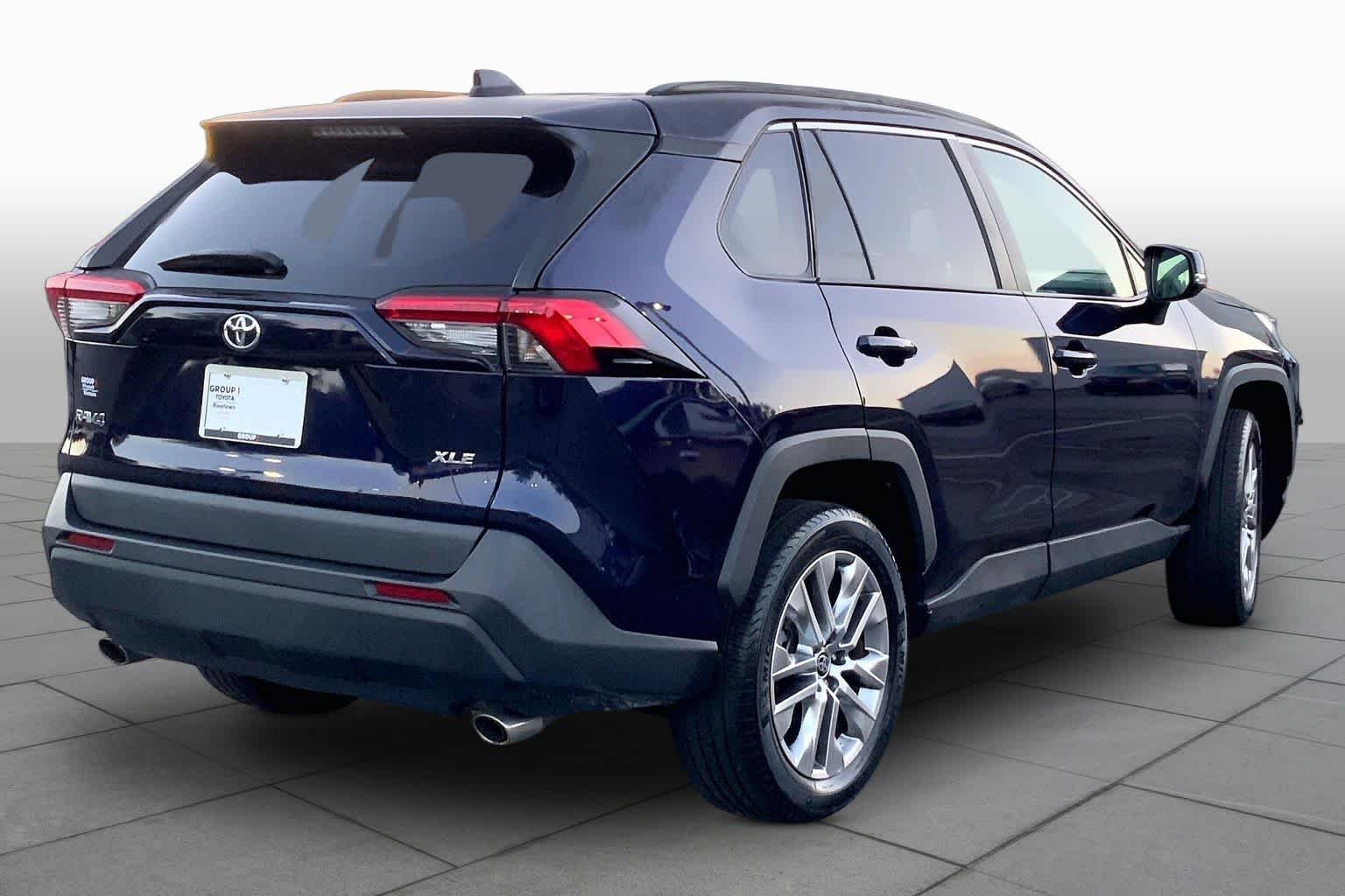 Used 2022 Blueprint Toyota XLE Premium image 11