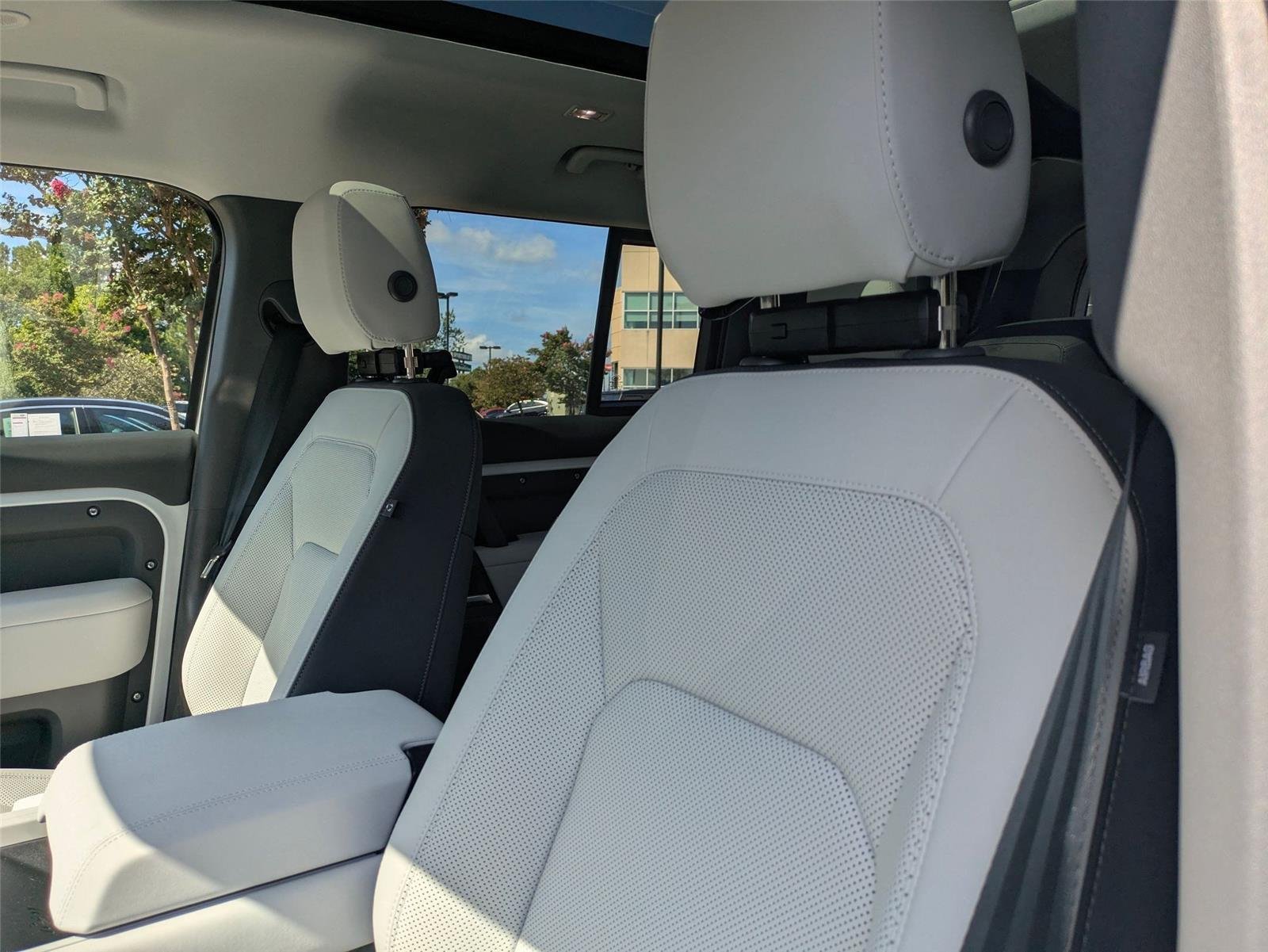 New 2026 Fuji White Land Rover S image 14