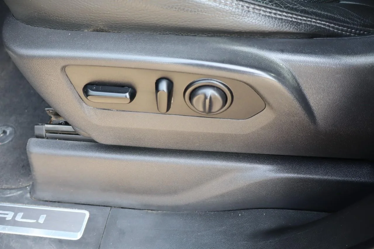 Used 2020 Onyx Black GMC Denali image 11