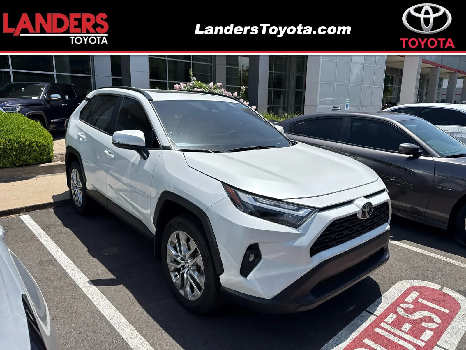 Used 2024 Wind Chill Pearl Toyota XLE Premium image 1
