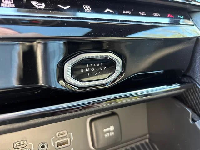 New 2026 Silver Zynith Exterior Paint Jeep Altitude image 23