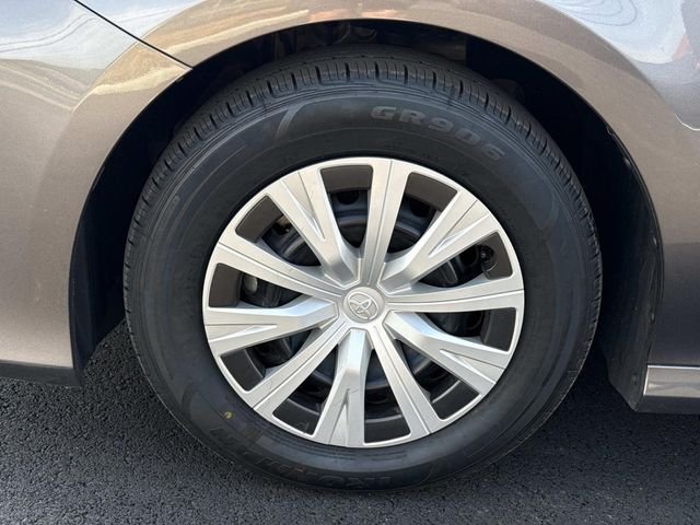 2021 Toyota Camry LE - Photo 11