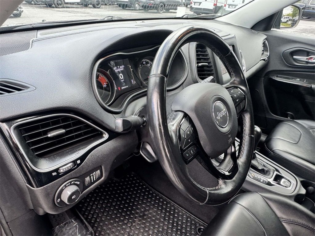 2020 Jeep Cherokee Altitude photo 2