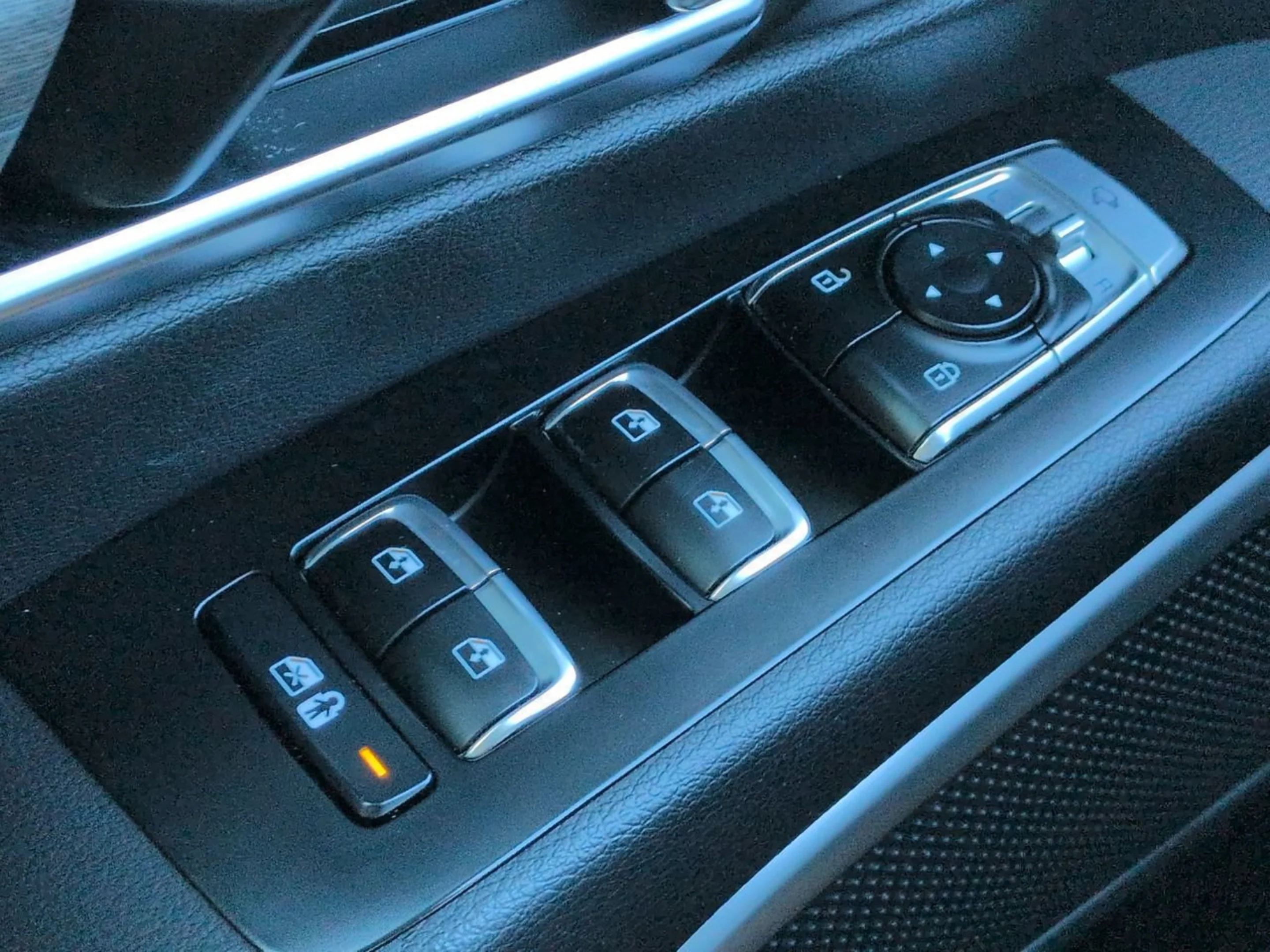Used 2022 Wolf Gray Kia EX image 24
