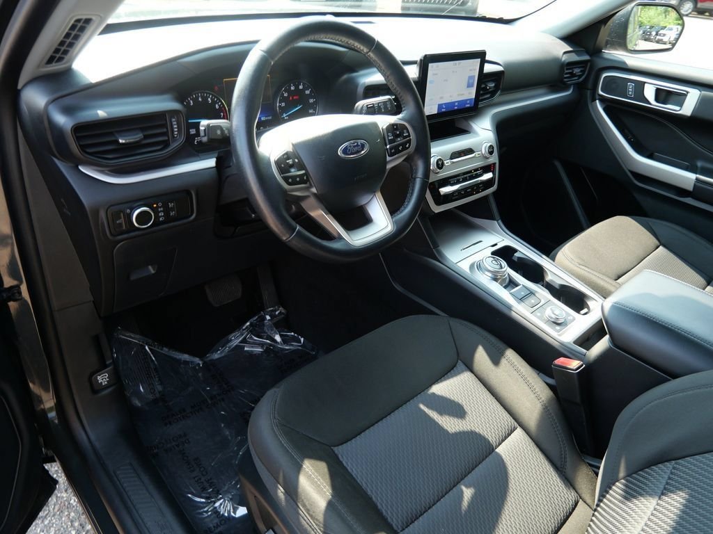 Certified Used 2024 Green Ford XLT image 3