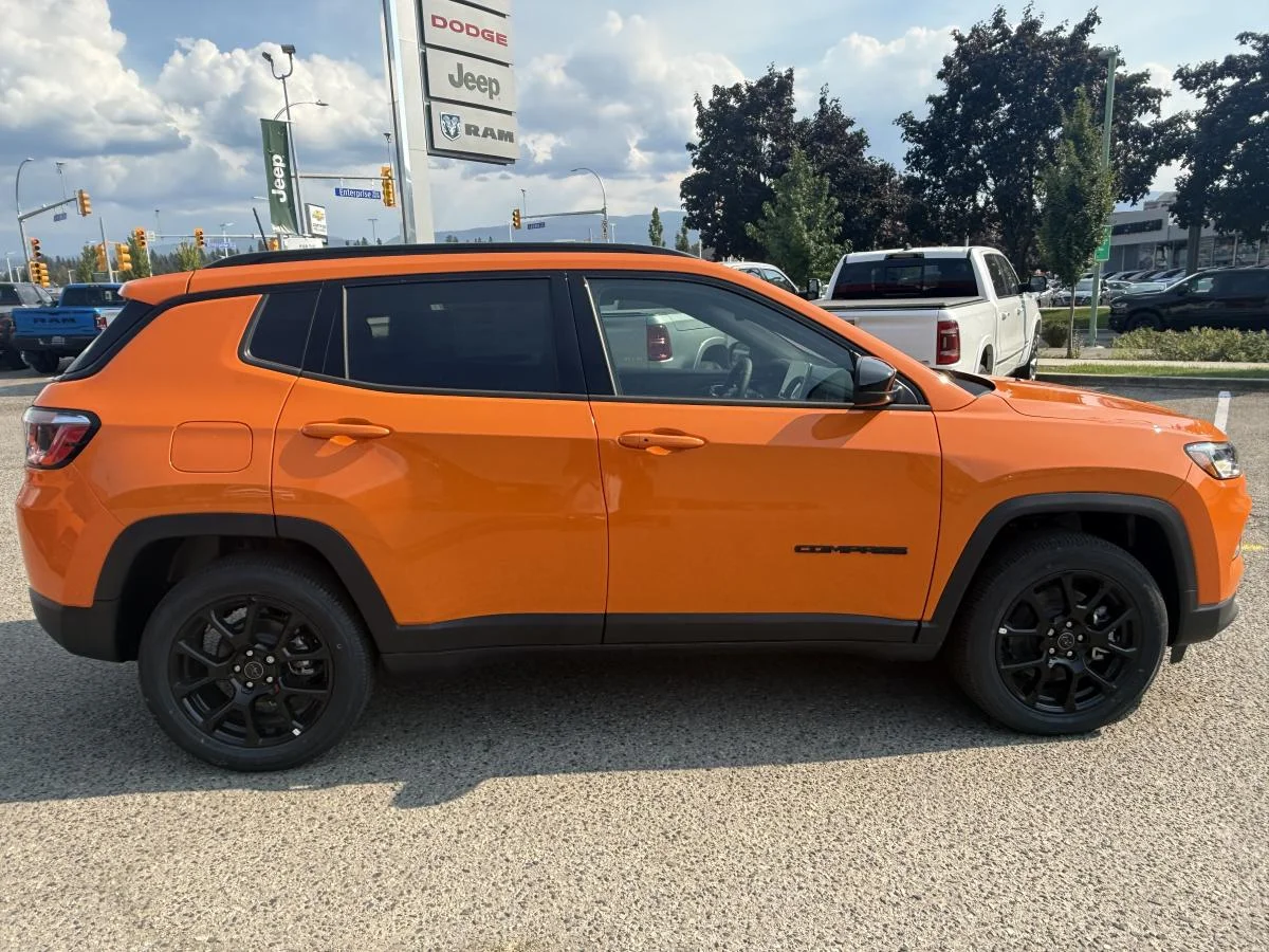 New 2026 joose (pl4) Jeep Altitude image 9