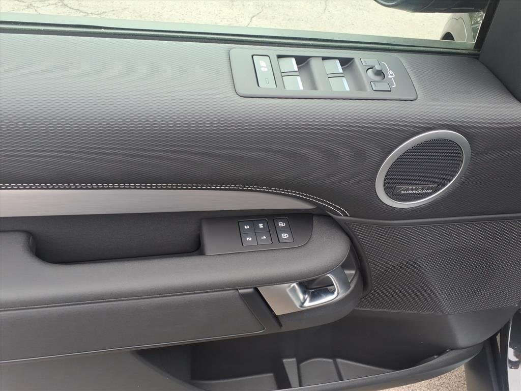 2026 Land Rover Discovery Gemini Edition - Photo 8