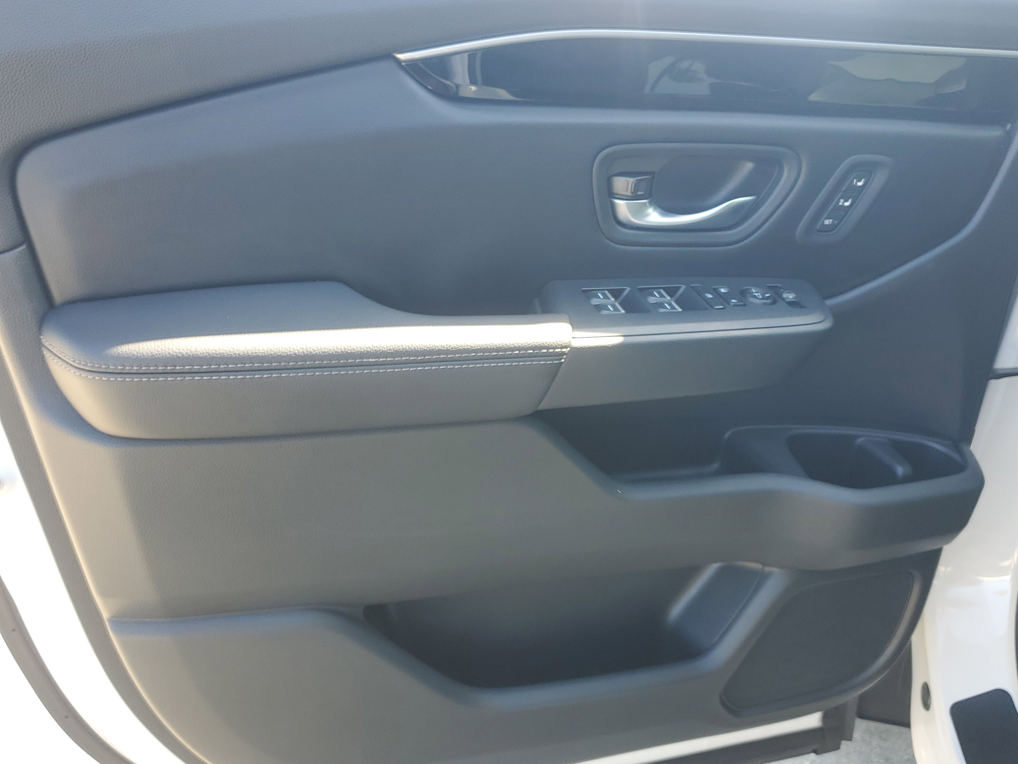 Used 2025 Platinum White Pearl Honda Touring image 21
