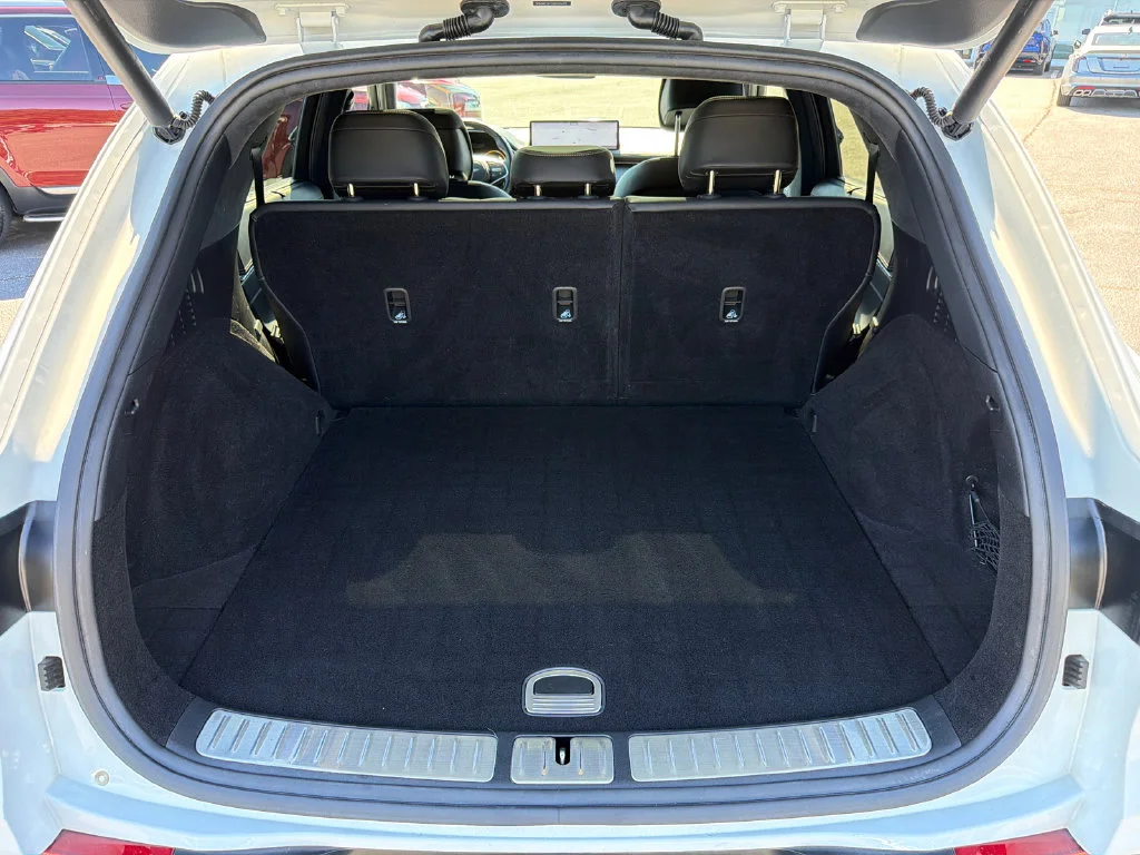 Used 2025 White Genesis 3.5T Sport image 18