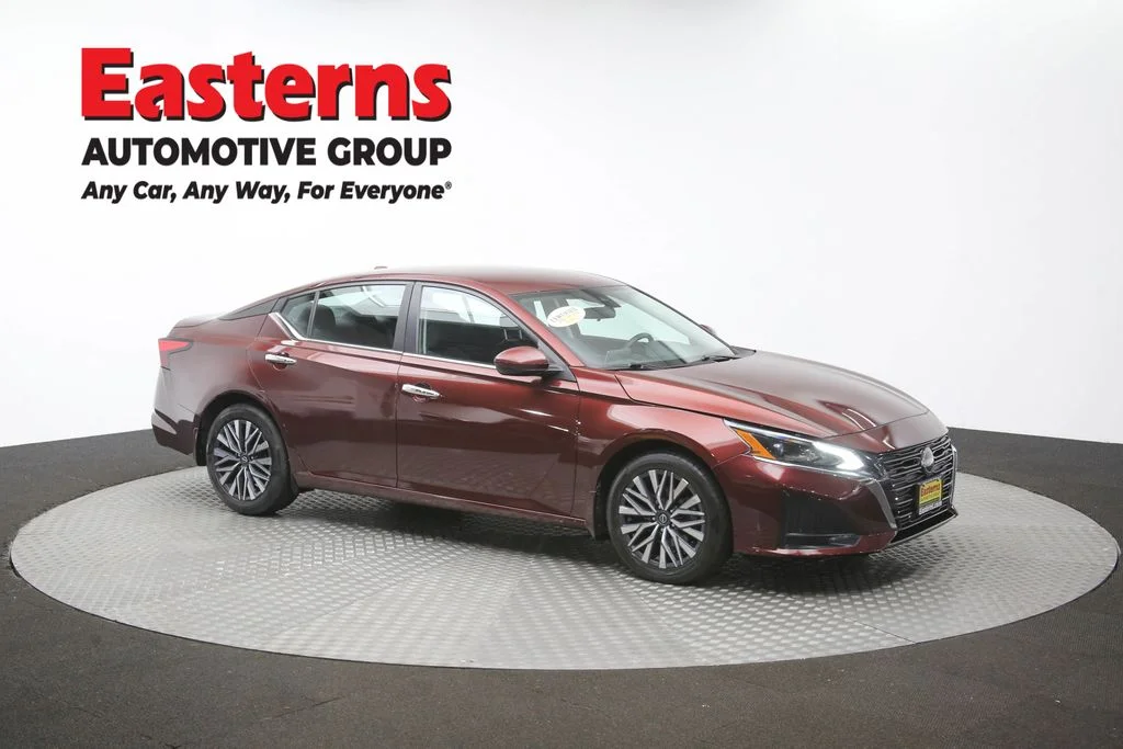 Used 2023 Red Nissan 2.5 SV image 47