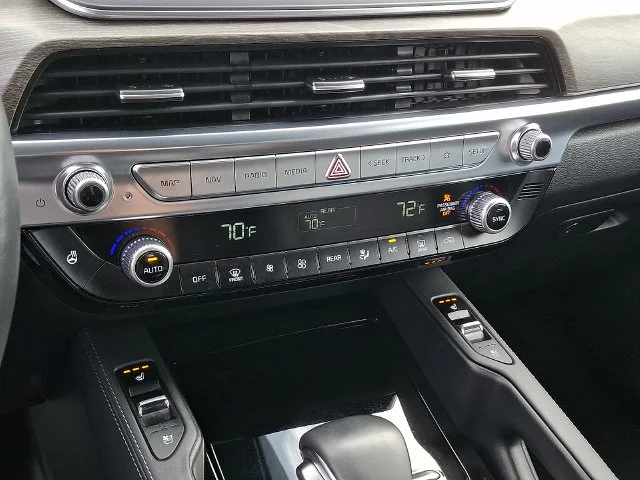 Certified Used 2022 Gray Kia SX image 17