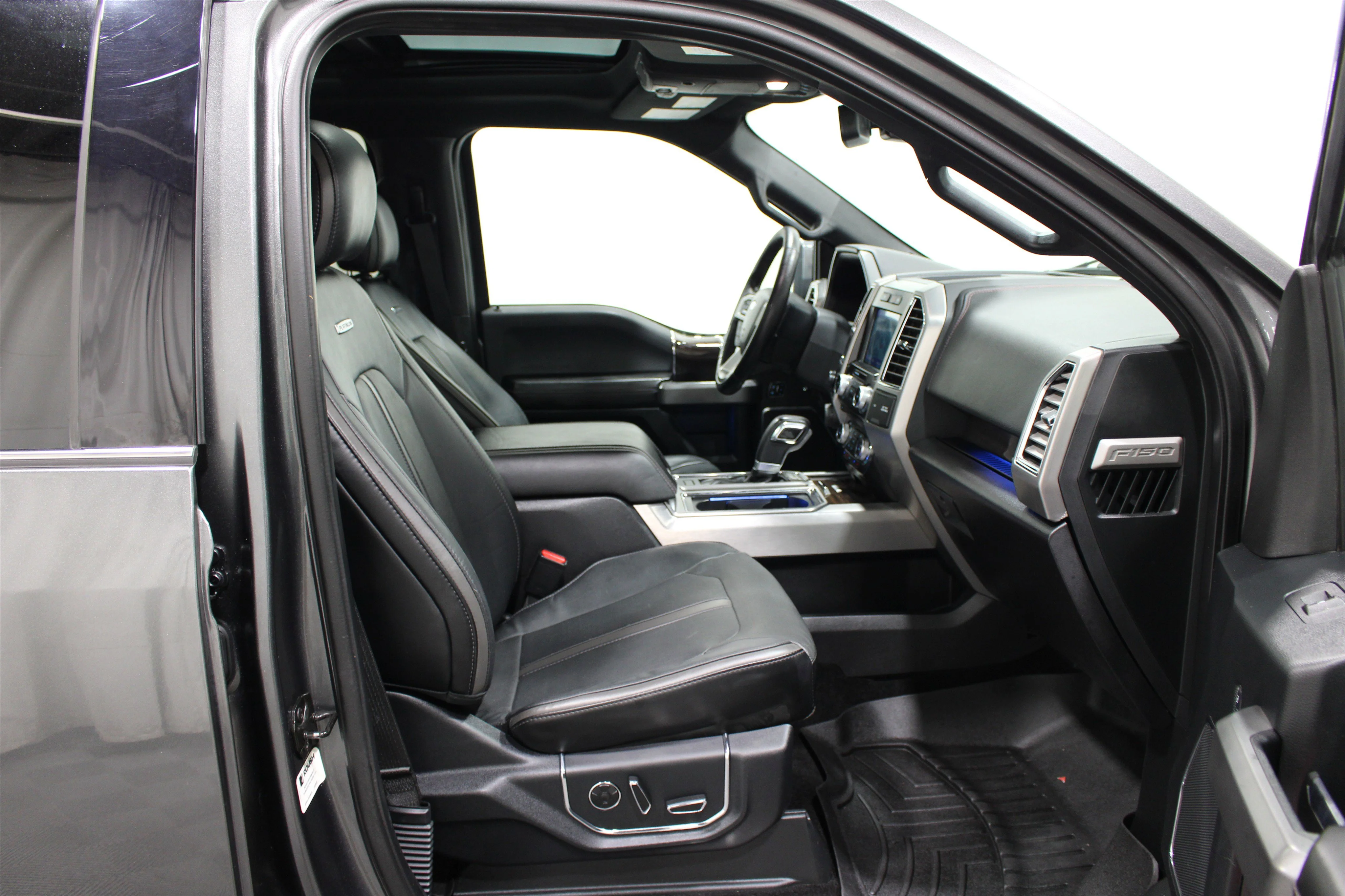 2016 Ford F-150 Platinum - Photo 25