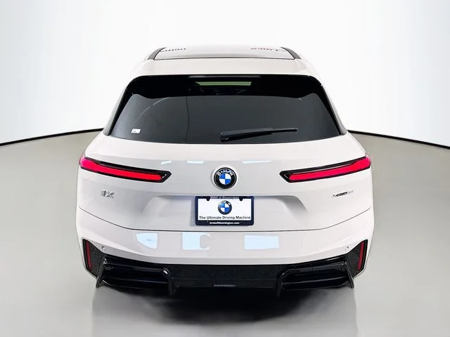Used 2026 Beige BMW xDrive60 image 6