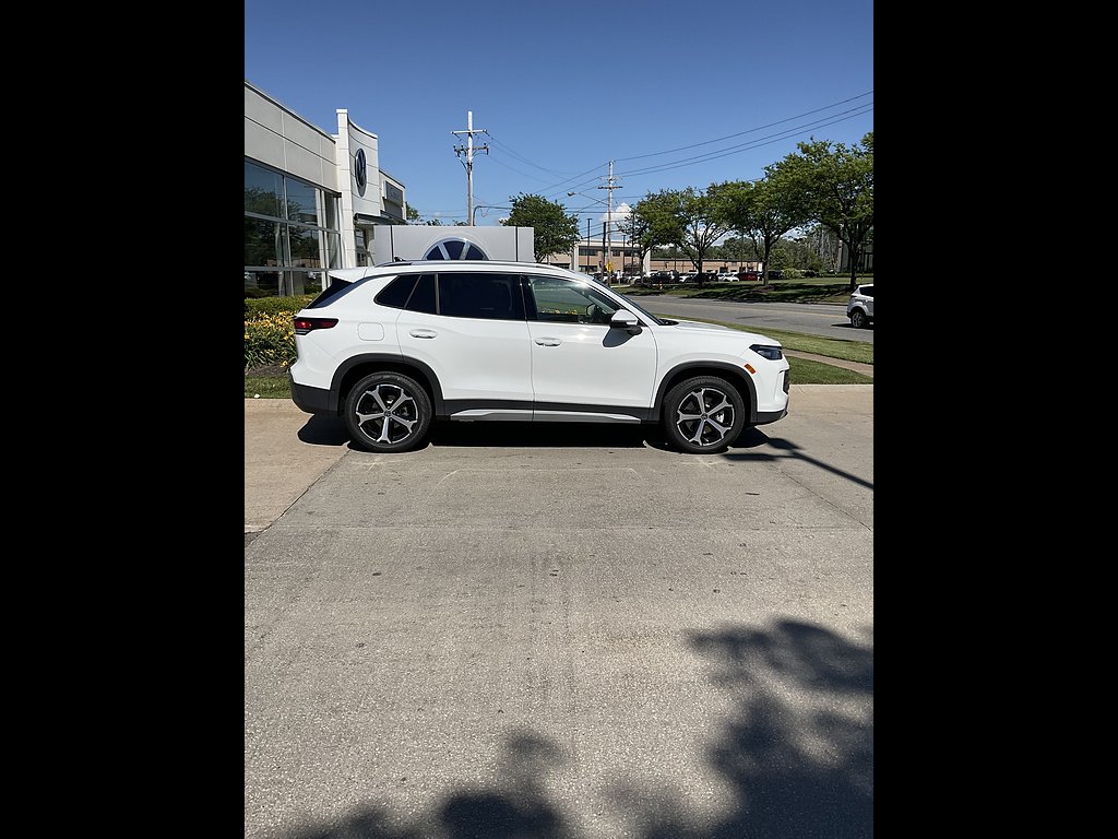 New 2026 Pure White Volkswagen SE 4Motion image 3