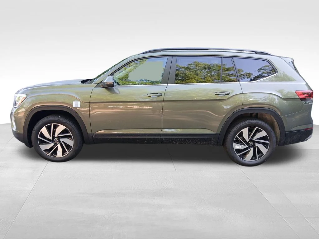 New 2026 Green Volkswagen SE w/Technology image 2