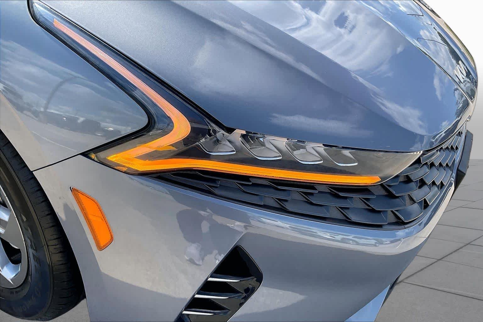 Used 2022 Everlasting Silver Kia LXS image 26