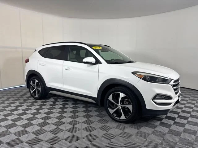 Used 2018 White Hyundai Value image 32