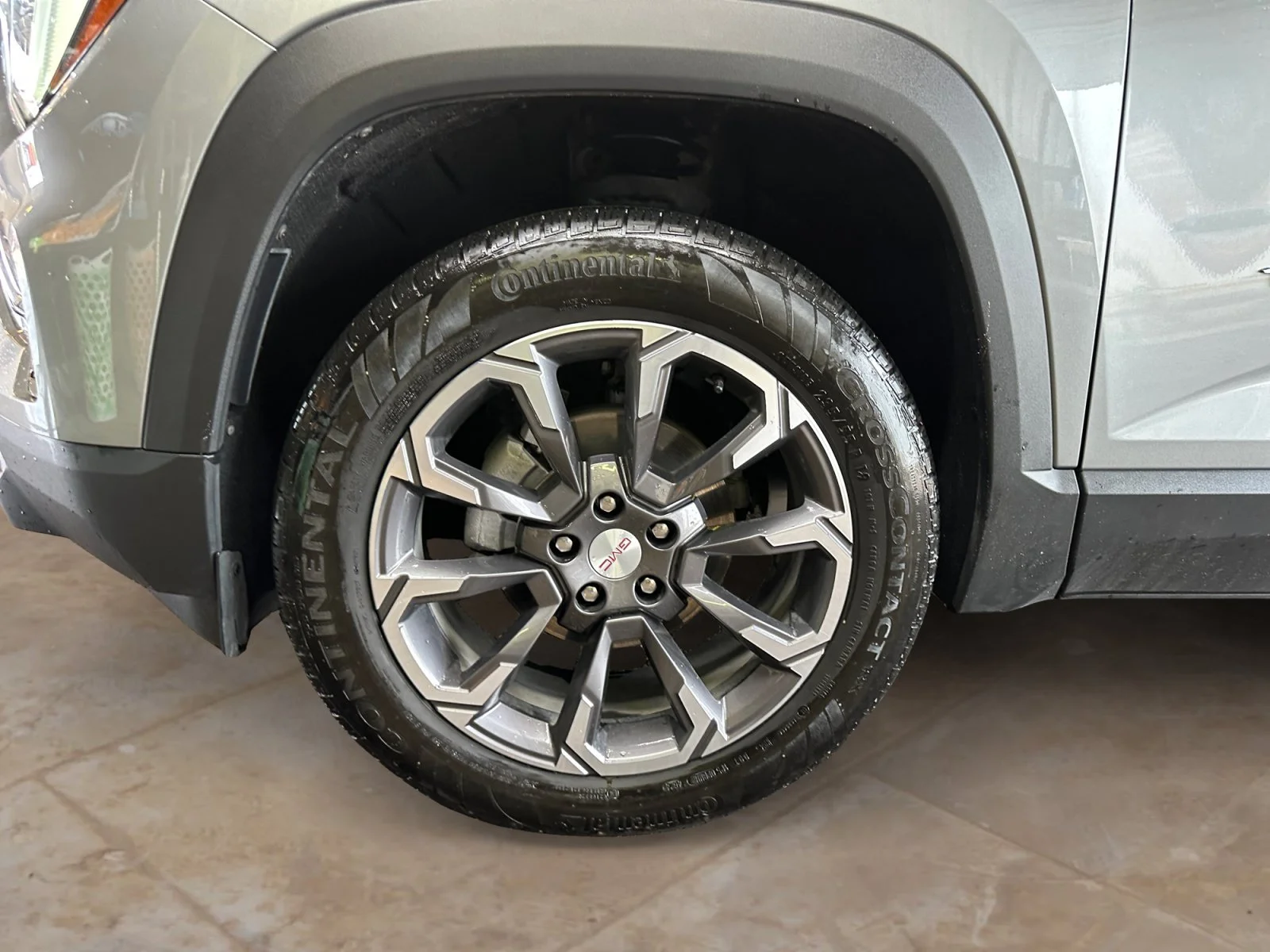 Used 2025 Sterling Metallic GMC AWD Elevation image 31