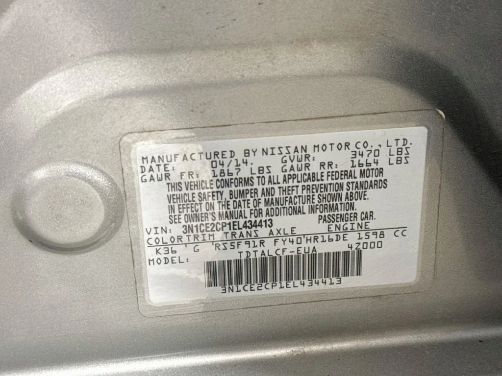 Used 2014 Gray Nissan S image 36