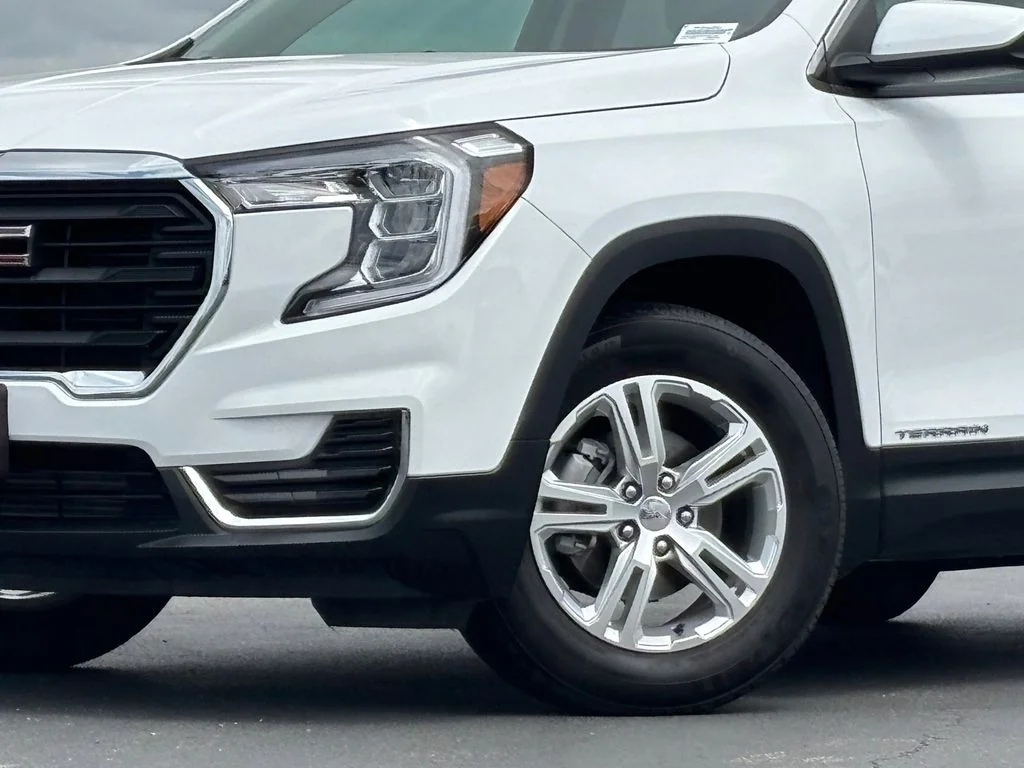 Used 2024 White GMC SLE image 2