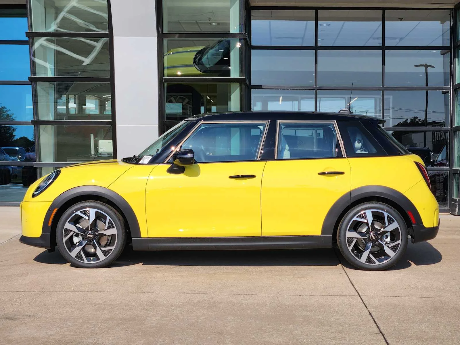 New 2026 Sunny Side Yellow MINI Cooper Oxford Edition image 2