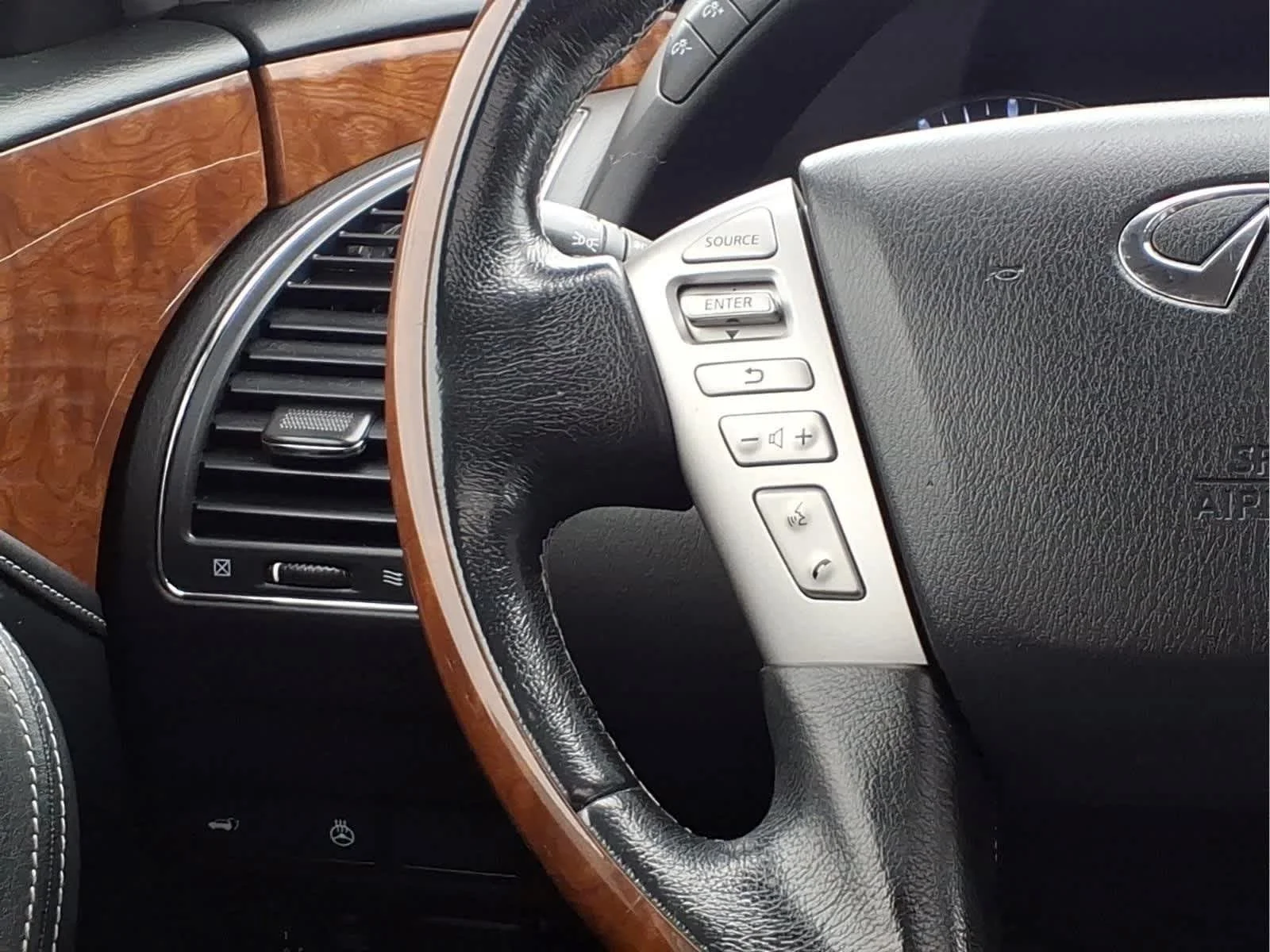 Used 2019 Graphite Shadow INFINITI LUXE image 22