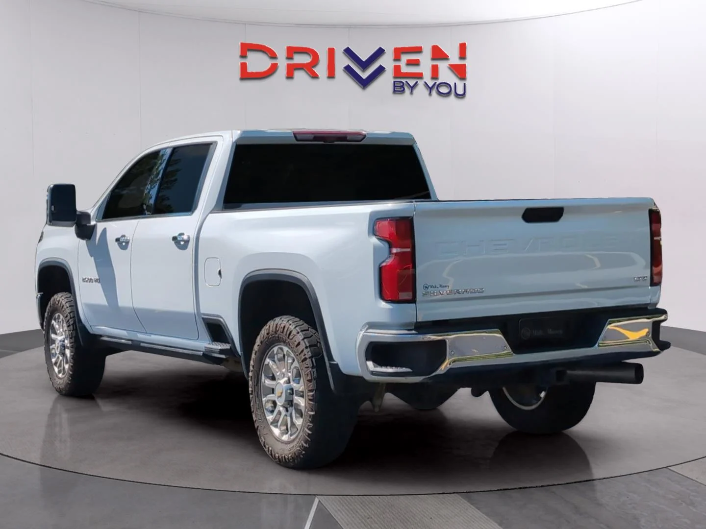 Used 2024 Summit White Chevrolet LTZ image 3