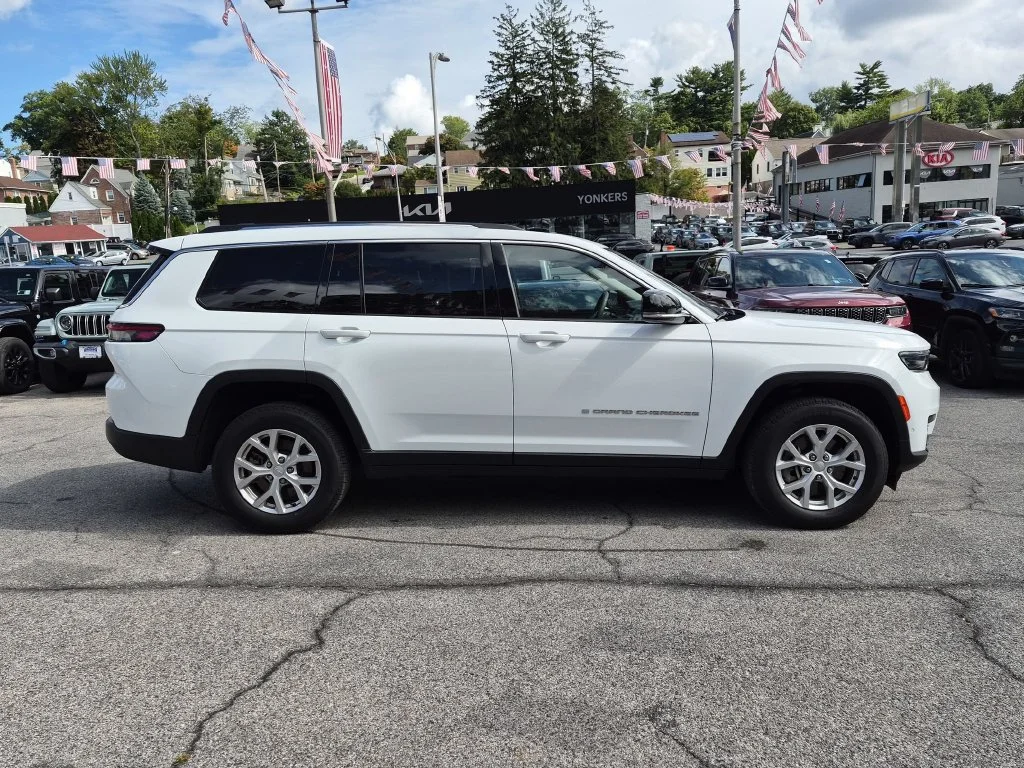 Used 2023 White Jeep Limited image 4