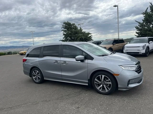 Used 2021 Lunar Silver Metallic Honda Touring image 5