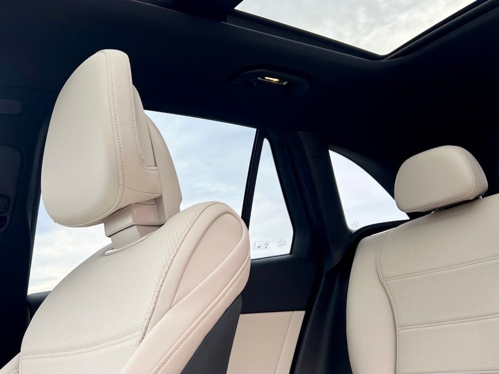 Certified Used 2023  Mercedes-Benz GLC 300 image 27