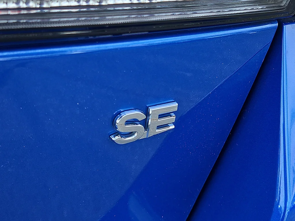 Used 2026 Octane Blue Metallic Mitsubishi SE image 7