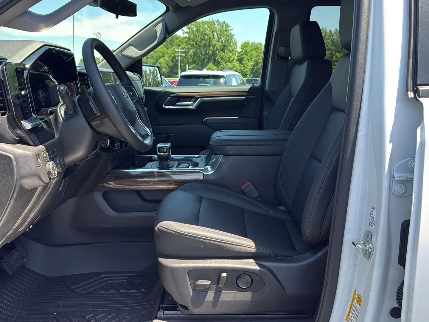 New 2026 Summit White Chevrolet LT Trail Boss image 10