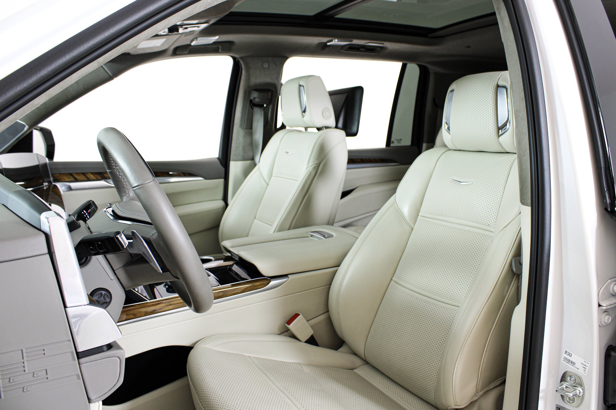 Used 2025 Crystal White Tricoat Cadillac Sport Platinum image 34