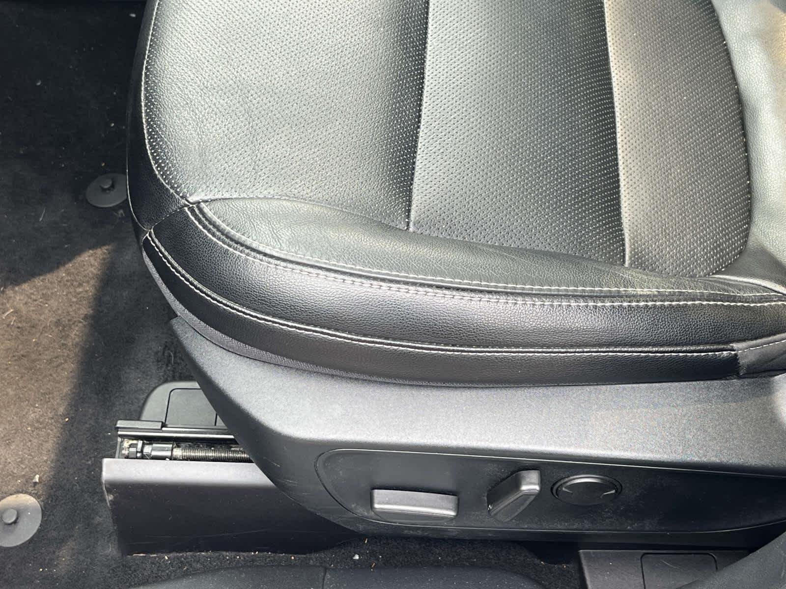 Used 2020  Ford Titanium Hybrid image 16