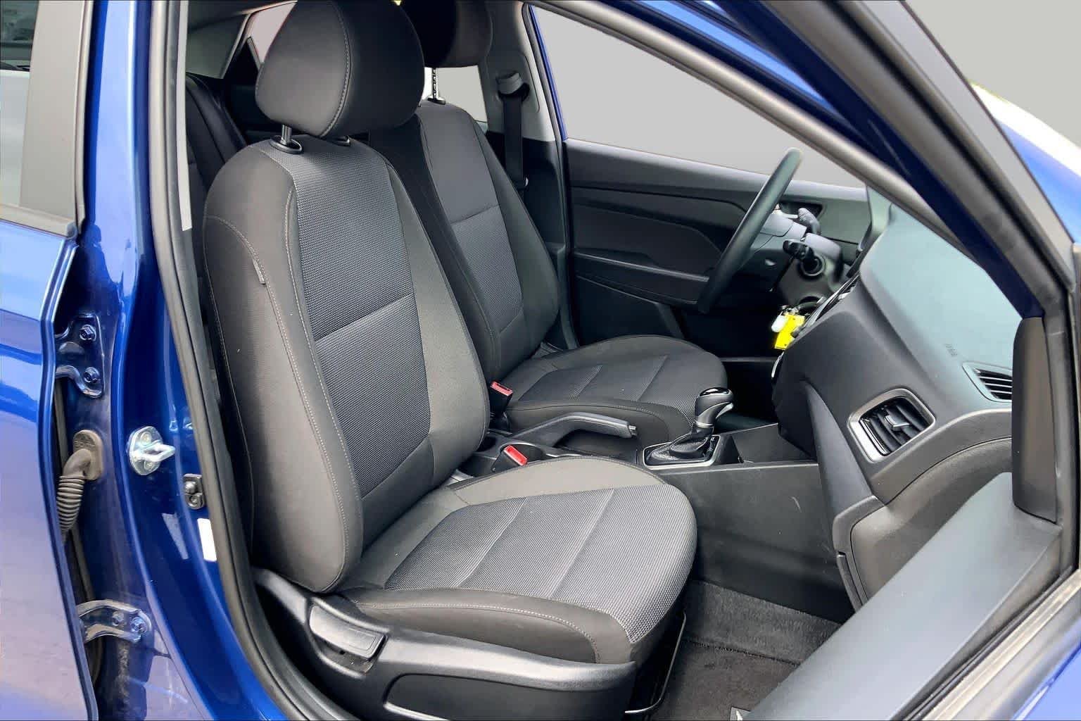 Used 2022 Admiral Blue Hyundai SE image 9