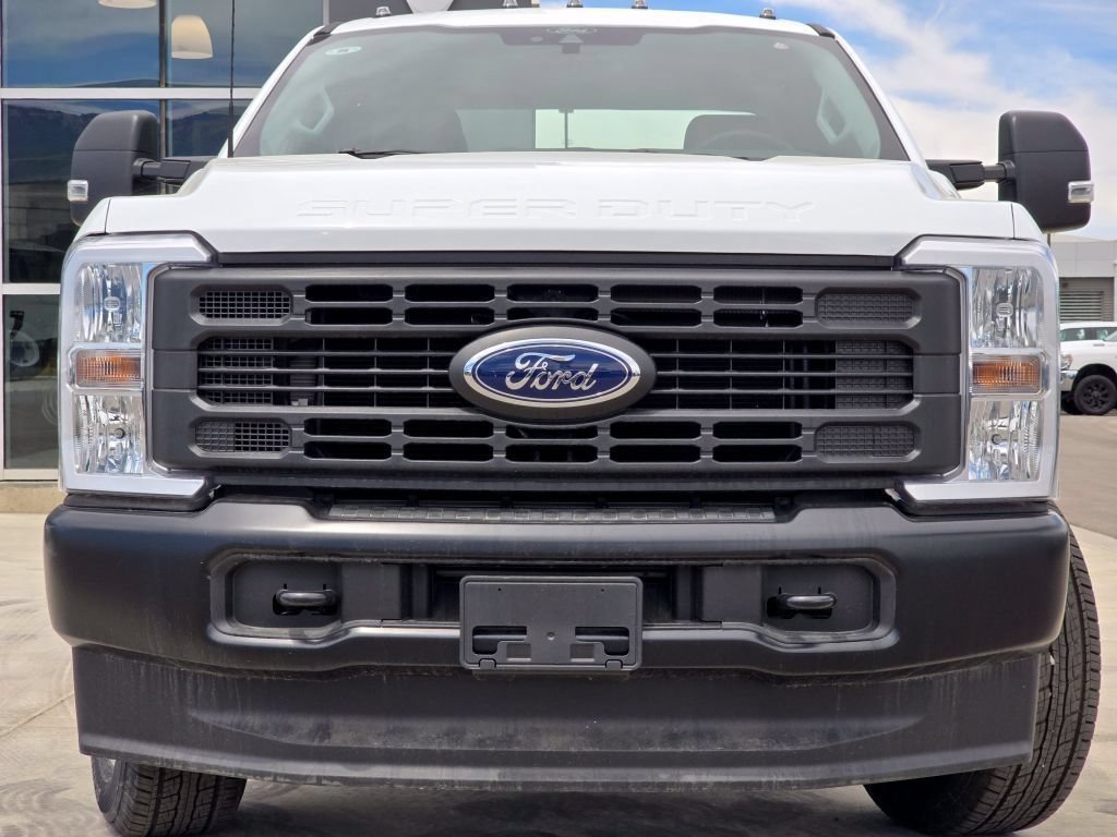 New 2026 Oxford White Ford XL image 2