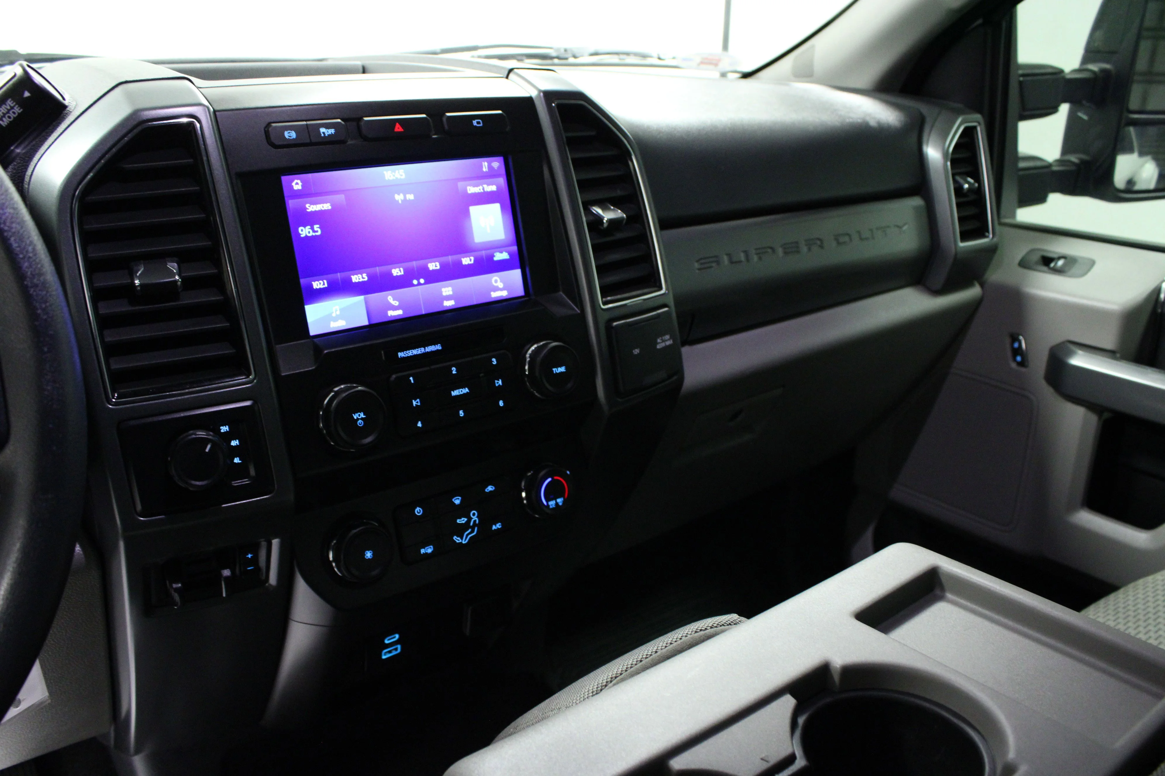 Used 2022 Oxford White Ford XLT image 17